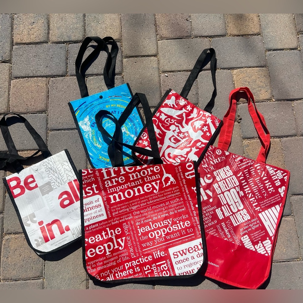5 reusable Lululemon tote bags